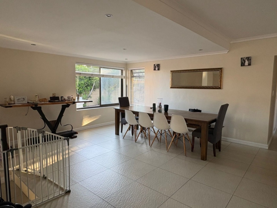 4 Bedroom Property for Sale in Flamingo Vlei Western Cape
